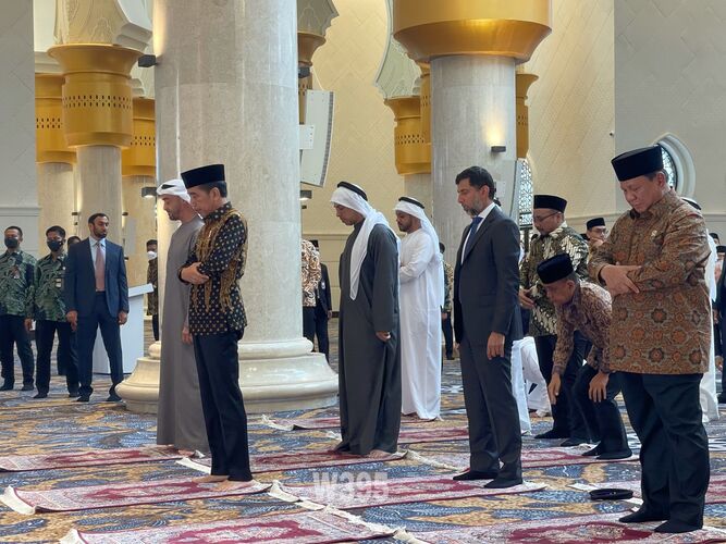 Prabowo Salat Bersama Jokowi dan MBZ