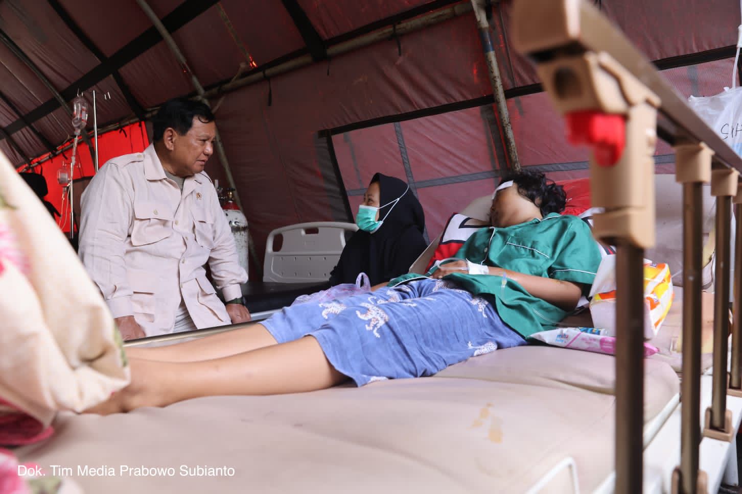 Menteri Pertahanan Prabowo Subianto menemui korban gempa di Cianjur. Foto: Dok Kemenhan