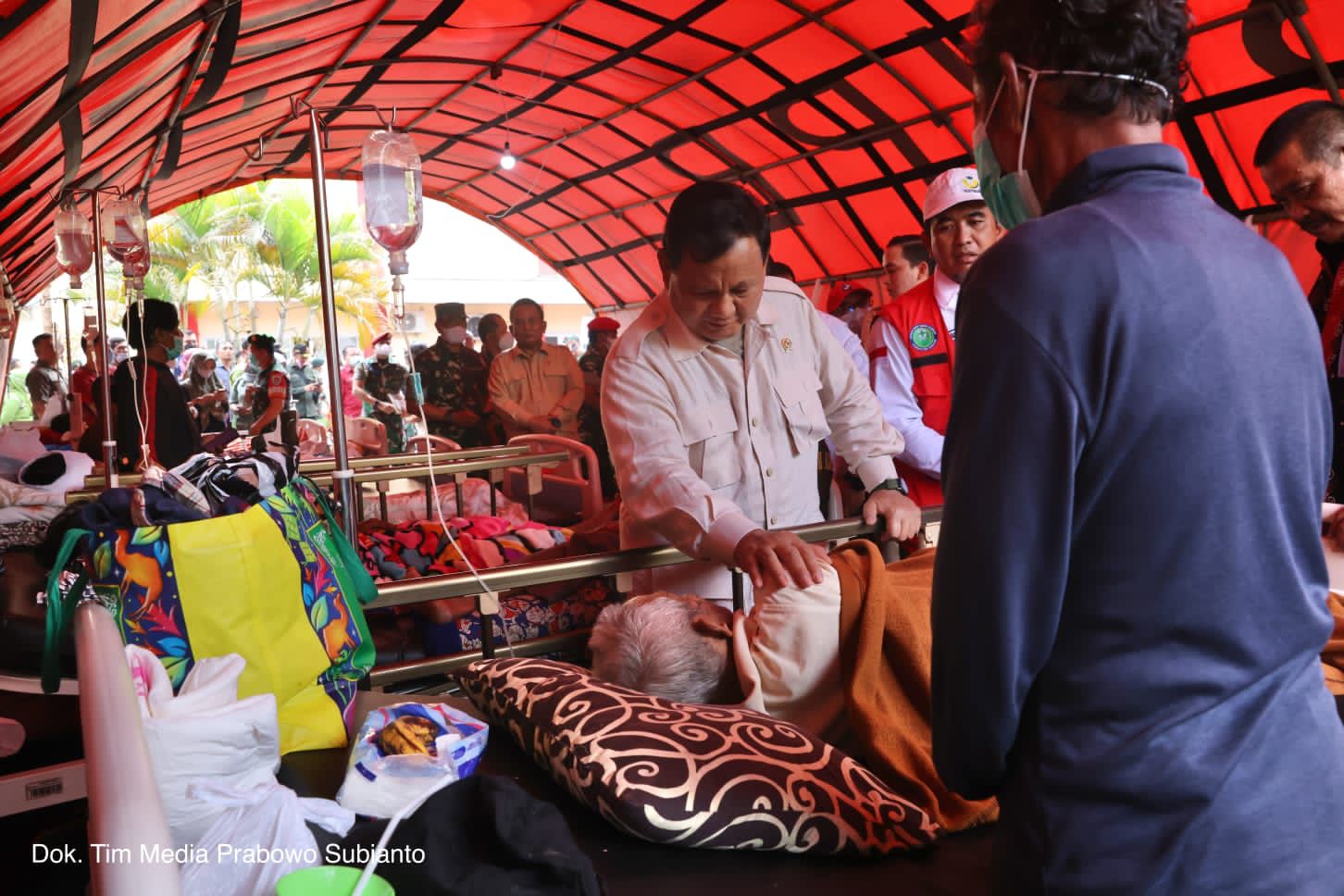 Menteri Pertahanan Prabowo Subianto menemui korban gempa di Cianjur. Foto: Dok Kemenhan